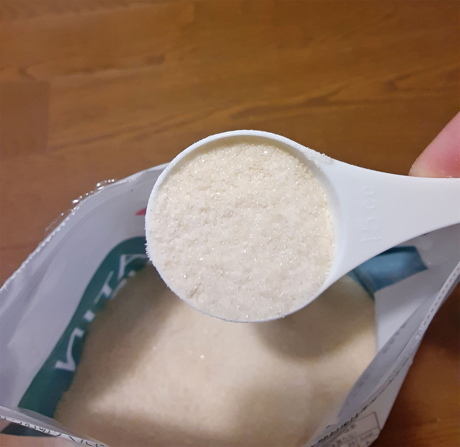 ジェリフのゼラチンとコラーゲンペプチドの粒子を比較｜ゼラチン