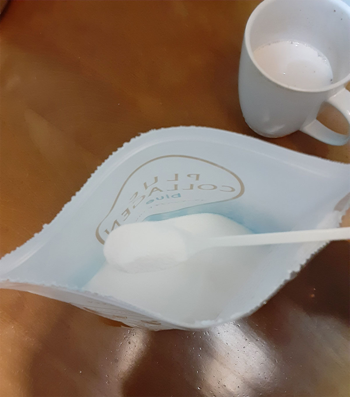 ジェリフのゼラチンとコラーゲンペプチドの粒子を比較｜コラーゲンペプチド