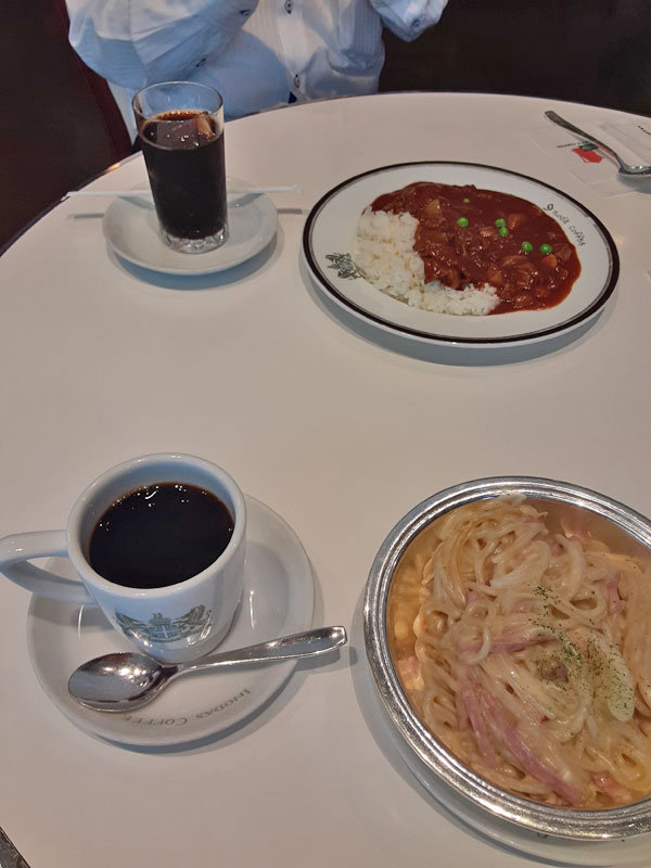 外出先のコーヒーや料理にもコラーゲンペプチドをプラス