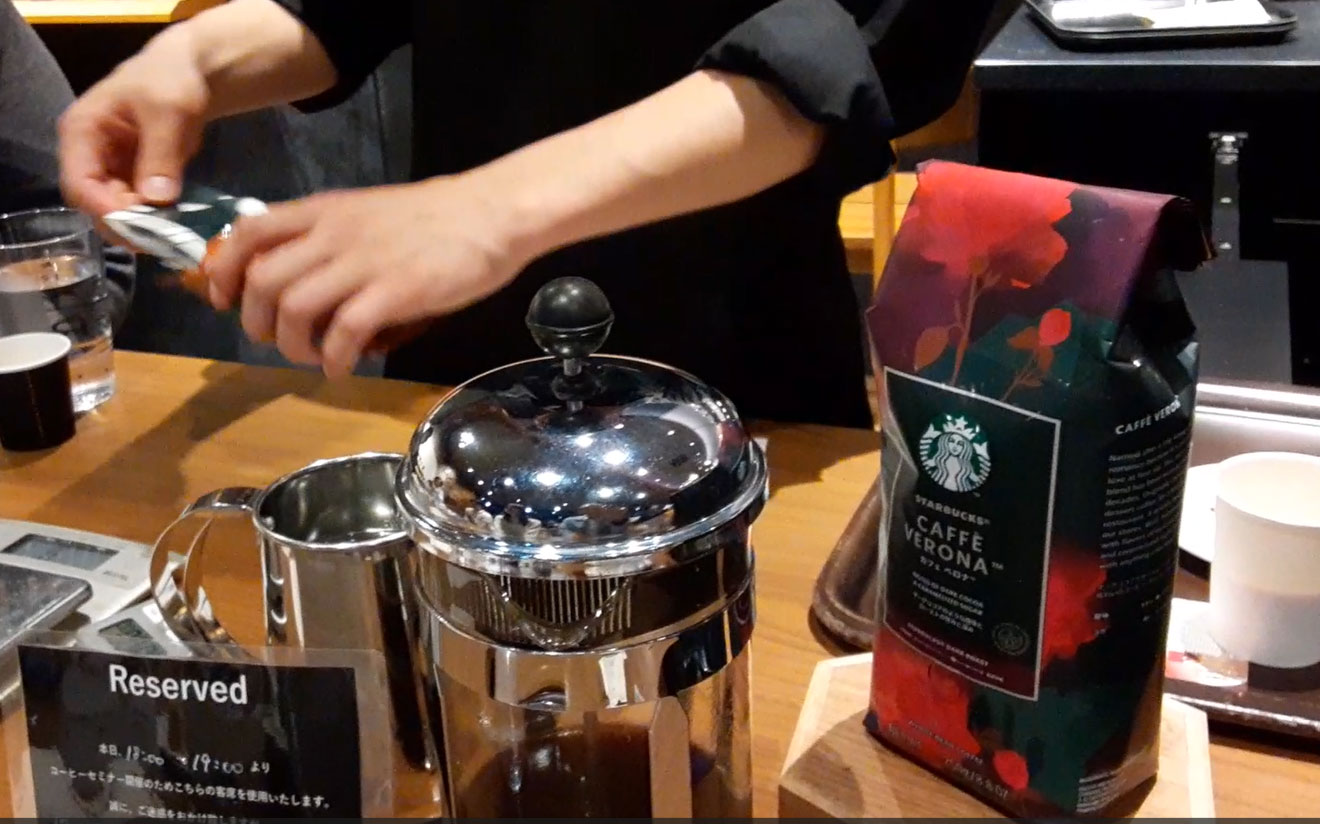 スターバックスのコーヒーセミナーで使用されたコーヒープレス
