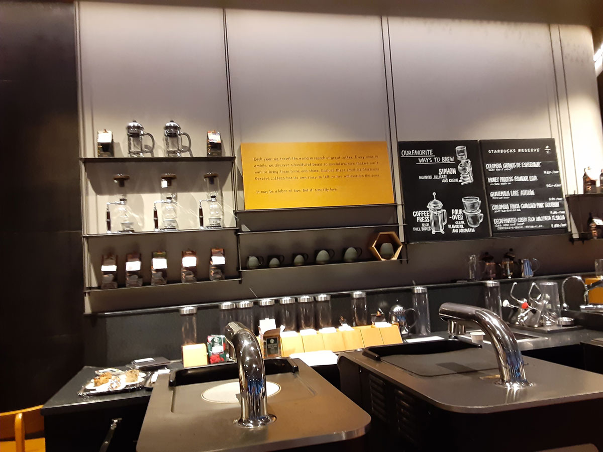 令和7年5月16日に行われたスターバックスコーヒーセミナー会場の京都三条烏丸ビル店の中の様子