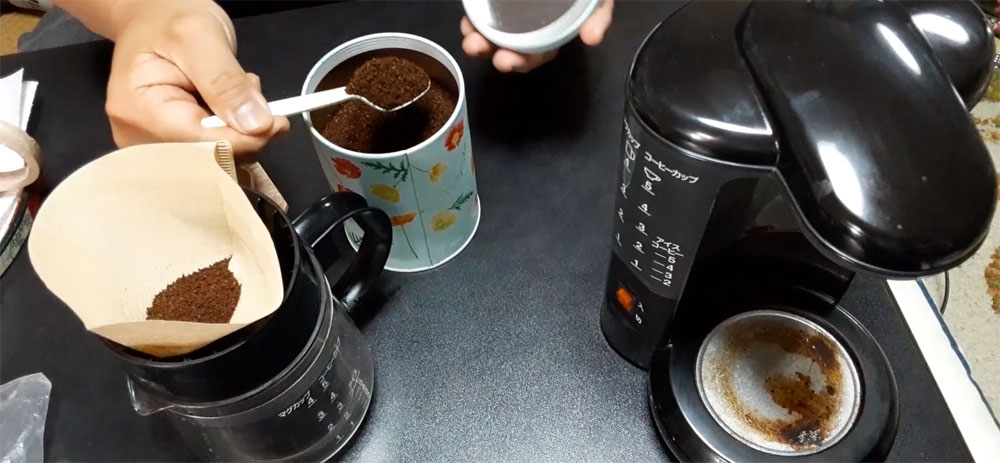 カルディのコーヒー豆「マイルドカルディ」をコーヒーメーカーで淹れているところ。体験レビュー