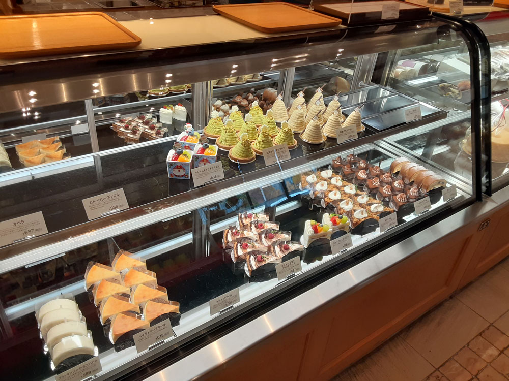 小川珈琲京都本店の店内での自家製ケーキの販売